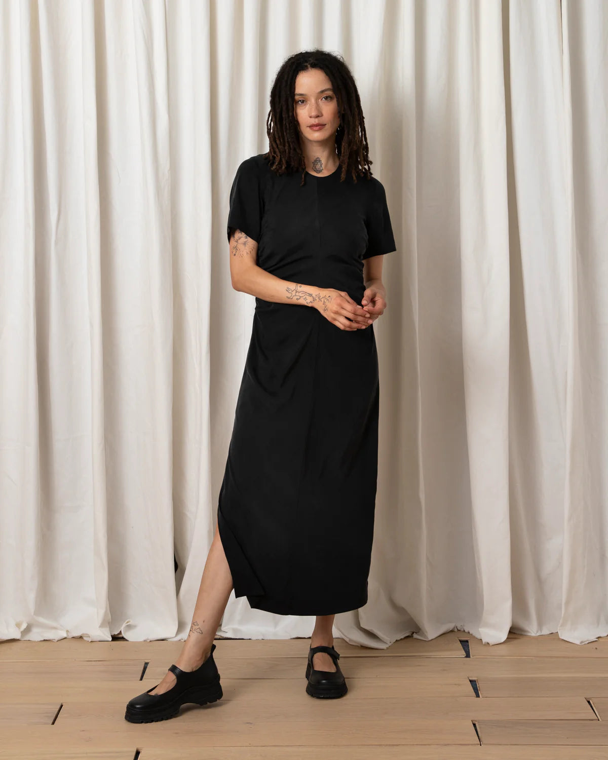 BLACK SIDE RUCHED FORM DRESS || ALI GOLDEN