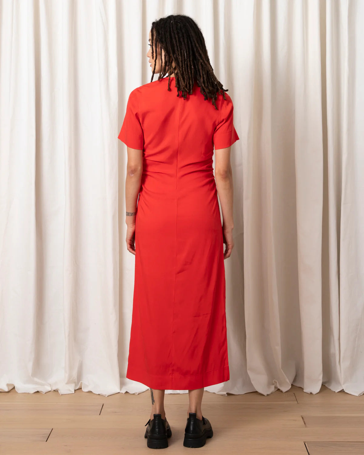 POPPY SIDE RUCHED FORM DRESS || ALI GOLDEN