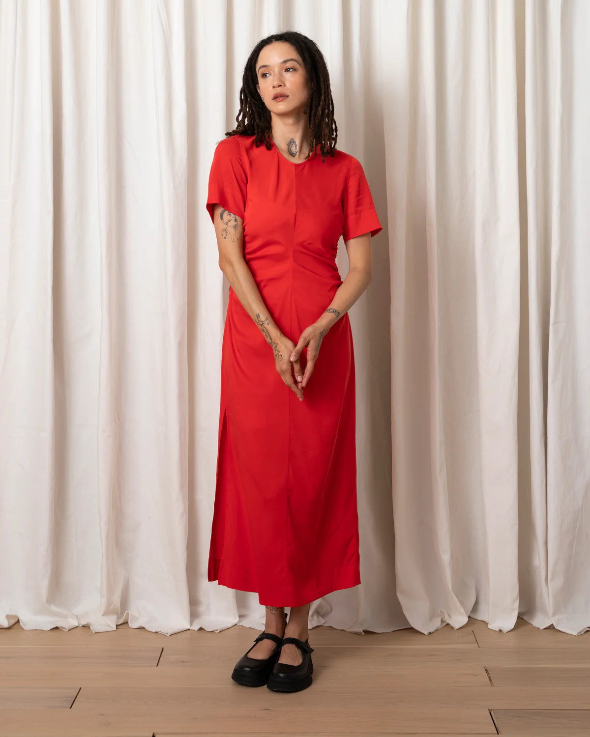 POPPY SIDE RUCHED FORM DRESS || ALI GOLDEN