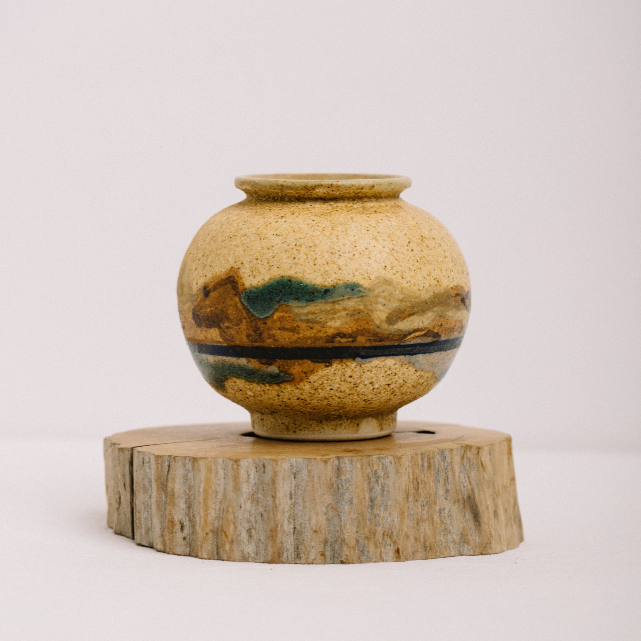 MOUNTAINS WITH WATER VASE || VINTAGE
